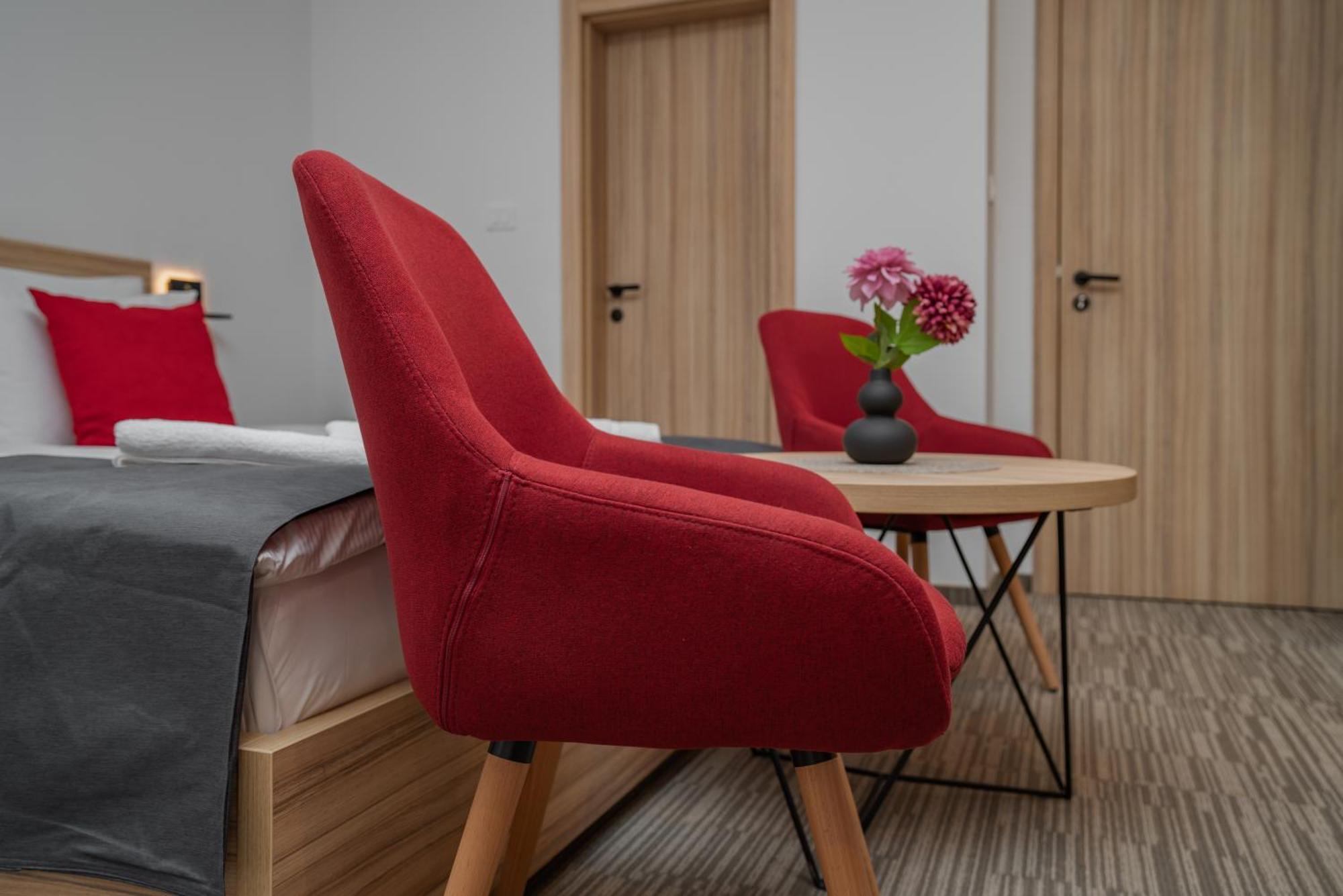 Maestro - Rooms & Restaurant Vukovar Ruang foto