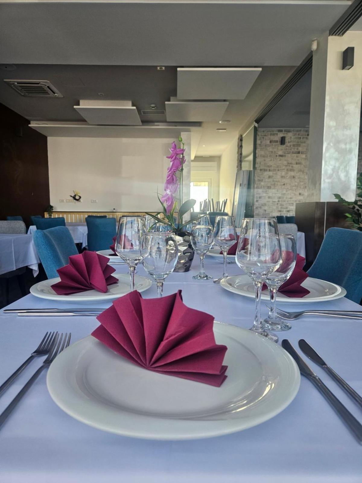 Maestro - Rooms & Restaurant Vukovar Bagian luar foto